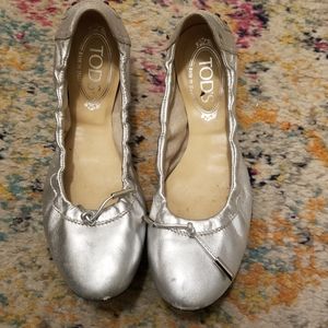 Tod's Size 8 Silver Ballerina Women's Ballet Flats
